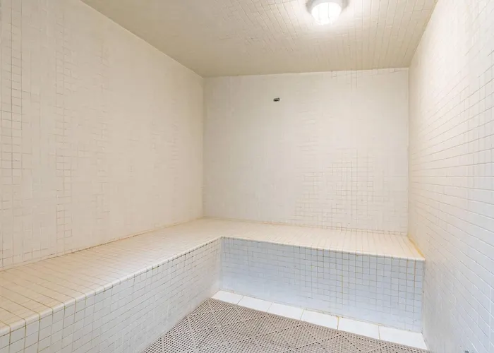 Beachfront With Private Balcony Pools Tennis Gyms & Saunas Holiday home Gulf Shores